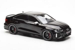Audi RS3 8Y Sedan Preto MCG 1:18 MCG18450 Metal - imagem 4 de 6