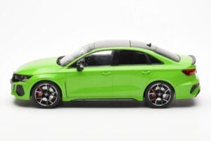 Audi RS3 8Y Sedan Verde MCG 1:18 MCG18449 Metal - imagem 3 de 6