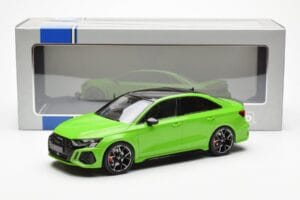 Audi RS3 8Y Sedan Verde MCG 1:18 MCG18449 Metal - imagem 6 de 6