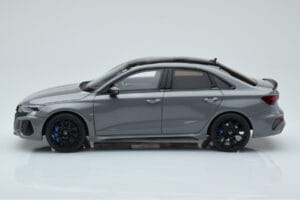 Audi RS3 8Y Sedan Performance Edition Cinzento GT Spirit 1:18 GT885 Resina - imagem 3 de 6