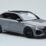 Audi RS3 8Y Sedan Performance Edition Cinzento GT Spirit 1:18 - image 4 of 6