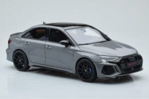 Audi RS3 8Y Sedan Performance Edition Cinzento GT Spirit 1:18 GT885 Resina - imagem 4 de 6