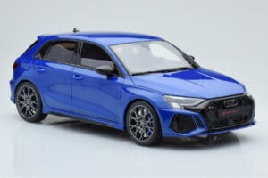 Audi RS3 8Y Sportback Performance Edition Nagaro Azul GT Spirit 1:18 GT884 Resina - imagem 3 de 5