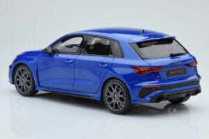 Audi RS3 8Y Sportback Performance Edition Nagaro Azul GT Spirit 1:18 GT884 Resina - imagem 4 de 5