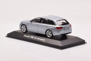 Audi RS6 C6 Monza Prata Minichamps 1:43 5010710213 Metal - imagem 3 de 4