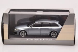 Audi RS6 C6 Monza Prata Minichamps 1:43 5010710213 Metal - imagem 4 de 4