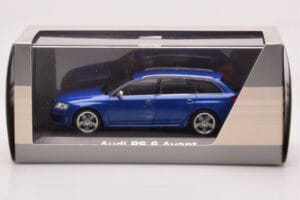 Audi RS6 C6 Sepang Azul Minichamps 1:43 5010710223 Metal - imagem 4 de 4