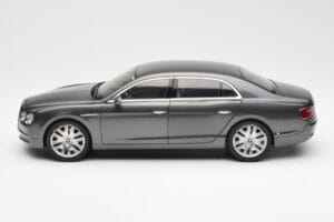 Bentley Flying Spur W12 Granite Cinzento Kyosho 1:18 08891GN Metal - imagem 4 de 8