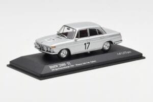 BMW 2000 Ti #17 J. Ickx / C. van Ophem Winners 24 Hours of Spa 1966 Minichamps 1:43 400662517 Metal - imagem 2 de 4