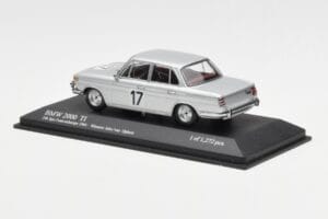 BMW 2000 Ti #17 J. Ickx / C. van Ophem Winners 24 Hours of Spa 1966 Minichamps 1:43 400662517 Metal - imagem 3 de 4