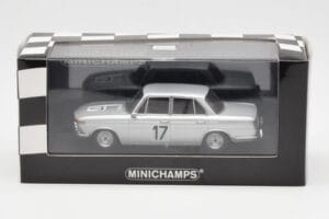 BMW 2000 Ti #17 J. Ickx / C. van Ophem Winners 24 Hours of Spa 1966 Minichamps 1:43 400662517 Metal - imagem 4 de 4