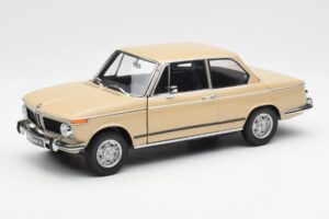 BMW 2002 Ti E10 Sahara Bege Kyosho 1:18 08541BG
