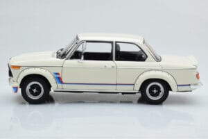BMW 2002 Turbo Branco Kyosho 1:18 08544W Metal - imagem 5 de 8