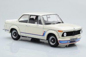 BMW 2002 Turbo Branco Kyosho 1:18 08544W Metal - imagem 6 de 8
