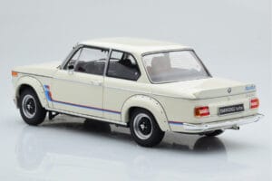 BMW 2002 Turbo Branco Kyosho 1:18 08544W Metal - imagem 7 de 8
