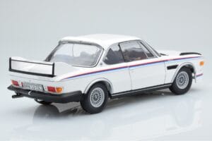 BMW 3.0 CSL E9 Branco Dealer Edition Minichamps 1:18 80435A5D020 Metal - imagem 3 de 7