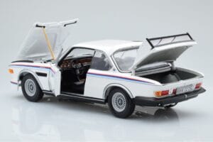 BMW 3.0 CSL E9 Branco Dealer Edition Minichamps 1:18 80435A5D020 Metal - imagem 4 de 7