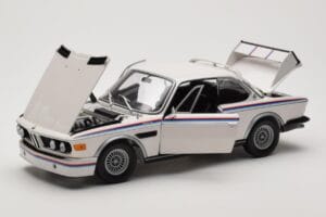 BMW 3.0 CSL E9 Branco Heritage Edition Minichamps 1:18 80432411550 Metal - imagem 2 de 8