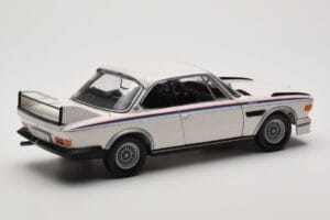 BMW 3.0 CSL E9 Branco Heritage Edition Minichamps 1:18 80432411550 Metal - imagem 3 de 8