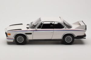 BMW 3.0 CSL E9 Branco Heritage Edition Minichamps 1:18 80432411550 Metal - imagem 4 de 8