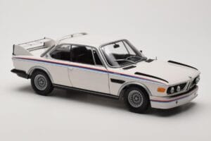BMW 3.0 CSL E9 Branco Heritage Edition Minichamps 1:18 80432411550 Metal - imagem 6 de 8
