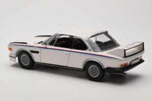 BMW 3.0 CSL E9 Branco Heritage Edition Minichamps 1:18 80432411550 Metal - imagem 7 de 8
