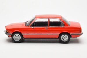 BMW 318 E21 Vermelho KK-Scale 1:18 KKDC180041 Metal - imagem 3 de 6
