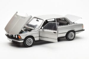 BMW 323i E21 Aspen Prata AUTOart 1:18 80430433552 Metal - imagem 2 de 8