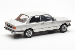 BMW 323i E21 Aspen Prata AUTOart 1:18 80430433552 Metal - imagem 3 de 8