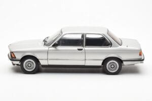 BMW 323i E21 Aspen Prata AUTOart 1:18 80430433552 Metal - imagem 4 de 8