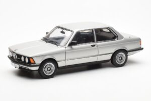 BMW 323i E21 Aspen Prata AUTOart 1:18 80430433552