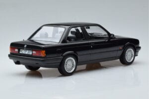 BMW 325i E30 Preto Norev 1:18 183203 Metal - imagem 2 de 6