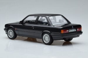 BMW 325i E30 Preto Norev 1:18 183203 Metal - imagem 5 de 6
