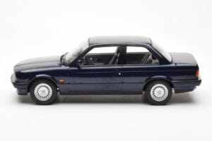BMW 325i E30 Azul Metálico Norev 1:18 183201 Metal - imagem 3 de 6