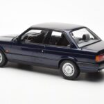 BMW 325i E30 Azul Metálico Norev 1:18 - image 5 of 6