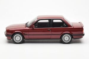 BMW 325i E30 Bordeaux Metallic Otto 1:18 OT102 Resina - imagem 3 de 6