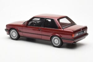 BMW 325i E30 Bordeaux Metallic Otto 1:18 OT102 Resina - imagem 5 de 6