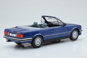 BMW 325i E30 Cabriolet Azul MCG 1:18 MCG18381 Metal - imagem 2 de 5