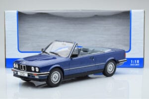 BMW 325i E30 Cabriolet Azul MCG 1:18 MCG18381 Metal - imagem 5 de 5