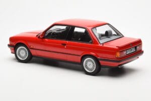 BMW 325i E30 Vermelho Norev 1:18 183202 Metal - imagem 5 de 6