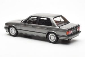 BMW 325i E30 Berlina Dolphin Cinzento Otto 1:18 OT819 Resina - imagem 5 de 6