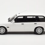 BMW 325i E30 Touring M Package Branco Otto 1:18 - image 3 of 5