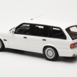 BMW 325i E30 Touring M Package Branco Otto 1:18 - image 4 of 5