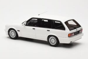 BMW 325i E30 Touring M Package Branco Otto 1:18 OT238 Resina - imagem 4 de 5