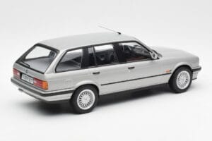BMW 325i E30 Touring Prata Norev 1:18 183216 Metal - imagem 2 de 6