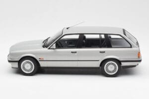BMW 325i E30 Touring Prata Norev 1:18 183216 Metal - imagem 3 de 6