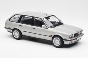 BMW 325i E30 Touring Prata Norev 1:18 183216 Metal - imagem 4 de 6