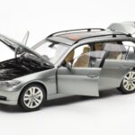 BMW 330i E91 Touring Cinzento Metallic Kyosho 1:18 - image 2 of 8