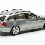 BMW 330i E91 Touring Cinzento Metallic Kyosho 1:18 - image 3 of 8