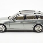 BMW 330i E91 Touring Cinzento Metallic Kyosho 1:18 - image 4 of 8